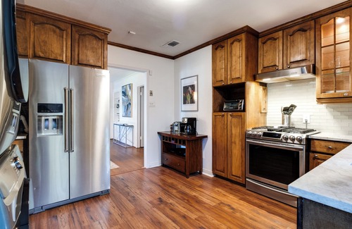 Dallas Casa | Pet friendly, centrally located urban retreat