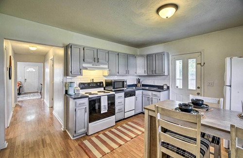 Tad Casa | Pet-Friendly Charleston Home w/ Fenced Yard!