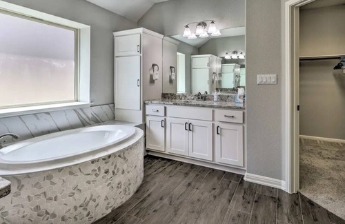 Pflugerville Casa | Pet-friendly & Charming Pflugerville Home ~ 25 Mi to Austin!