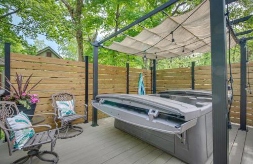 Roselawn Finance Casa | Pet-Friendly Cincinnati Retreat with Hot Tub