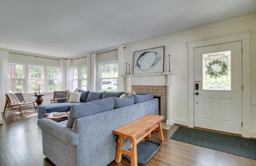Roselawn Finance Casa | Pet-Friendly Cincinnati Retreat with Hot Tub