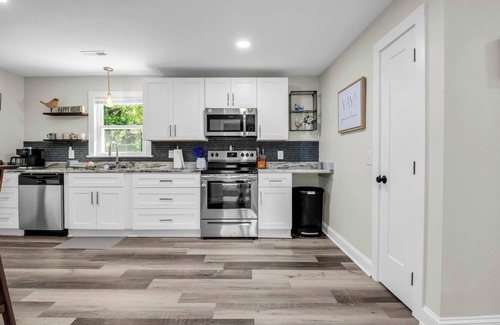 Hendersonville Cabina | Pet-Friendly, Convenient Cabin Minutes from Downtown Hendersonville