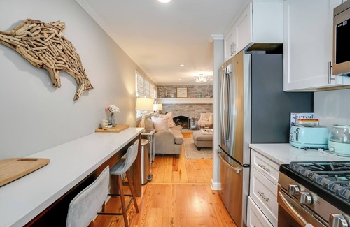 Marblehead Condominio | Pet-Friendly Condo ~ 1 Mi to Beach in Marblehead