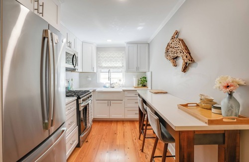 Marblehead Condominio | Pet-Friendly Condo ~ 1 Mi to Beach in Marblehead
