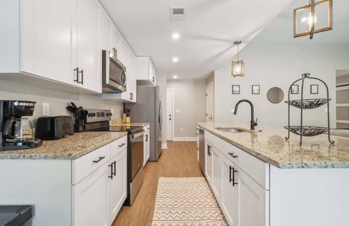 Acme Condominio | Pet-Friendly Condo Close to Traverse City Sights