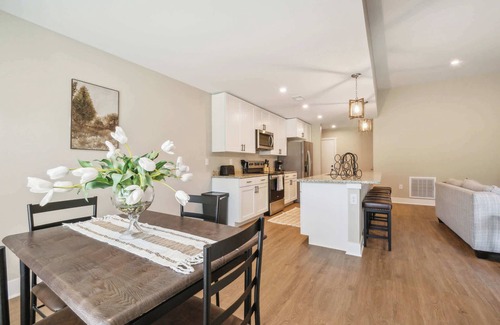 Acme Condominio | Pet-Friendly Condo Close to Traverse City Sights