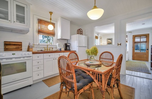 Thunderbolt Casa | Pet Friendly Cottage In Thunderbolt w/ Parking + Large Yard by Lucky Savannah