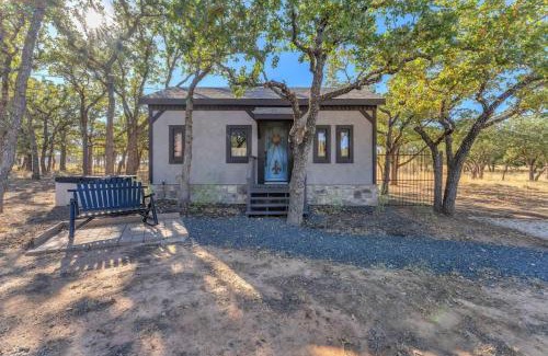 Fredericksburg Casa | Pet Friendly Cottage w/Hot-Tub 10-Mins to Downtown