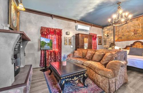 Fredericksburg Casa | Pet Friendly Cottage w/Hot-Tub 10-Mins to Downtown