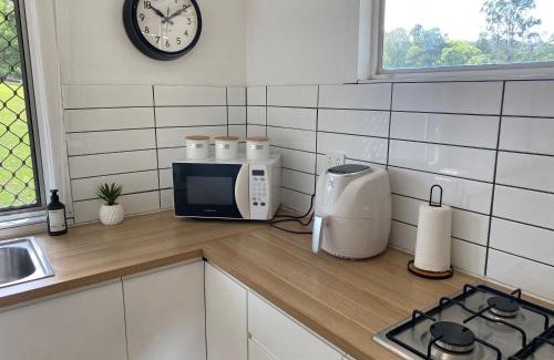 Woombye Casa | Pet friendly cozy cabin