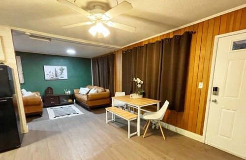 Ashford Cabaña | Pet Friendly Cozy Cottage 1/2 Mile from Mt. Rainier