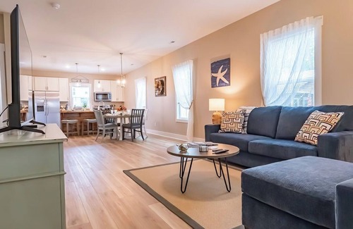 Hightsville Casa | Pet Friendly Cozy Quiet Cottage: near Downtown and ILM Airport