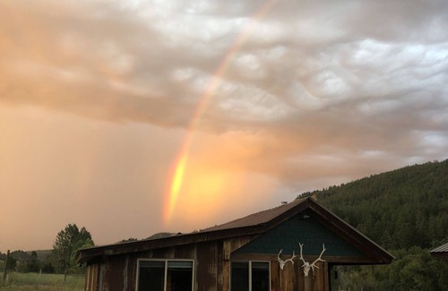 Pagosa Springs Cabina | ¡Diversión frente al río! Puerta trasera de pesca! ¡¡MASCOTA AMIGABLE!! VISTAS, ¡¡Paz y tranquilidad !!