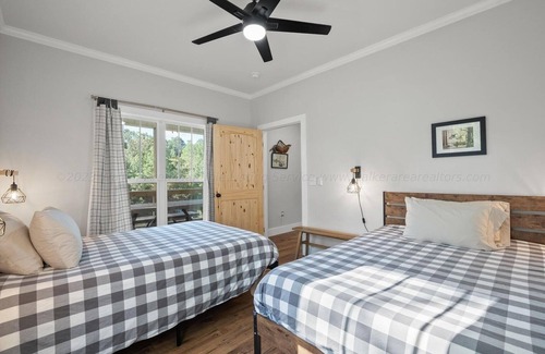 Crane Hill Cabaña | Pet friendly-Crane Hill Cottage at Smith Lake