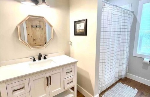 Crane Hill Cabaña | Pet friendly-Crane Hill Cottage at Smith Lake