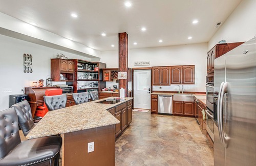 Lingle Casa | Pet Friendly 'Daydreamers Guest Ranch' on 60 Acres
