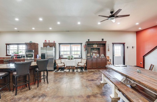 Lingle Casa | Pet Friendly 'Daydreamers Guest Ranch' on 60 Acres