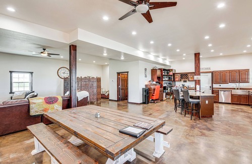 Lingle Casa | Pet Friendly 'Daydreamers Guest Ranch' on 60 Acres
