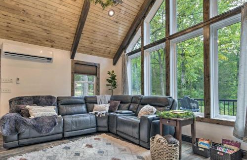 Delta Casa | Pet-Friendly Delta Cabin with Private Hot Tub!
