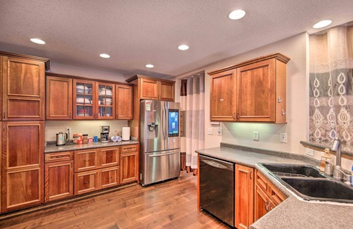 Des Moines Casa | Pet-Friendly Des Moines Home w/ Fenced Yard!
