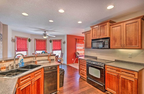 Des Moines Casa | Pet-Friendly Des Moines Home w/ Fenced Yard!