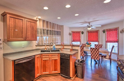 Des Moines Casa | Pet-Friendly Des Moines Home w/ Fenced Yard!