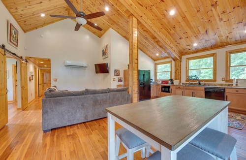 Huber Apartamento | ¡NUEVO! 2br Dry Branch Barn-Apartamento en 488 Acres!