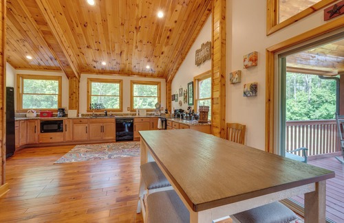 Huber Apartamento | ¡NUEVO! 2br Dry Branch Barn-Apartamento en 488 Acres!