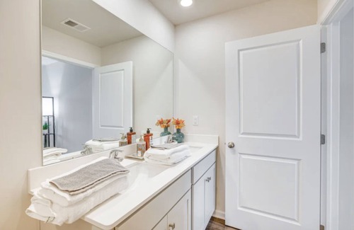 Sicklerville Casa | AirHome,NJ , 3Bedrooms,2.5 Bathroom,6+Guest ,5beds