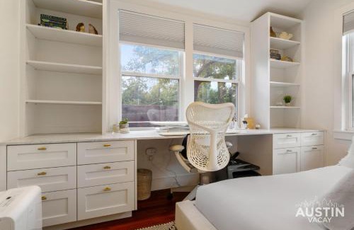 East Cesar Chavez Casa | Pet Friendly East Cesar Chavez Home Near Downtown