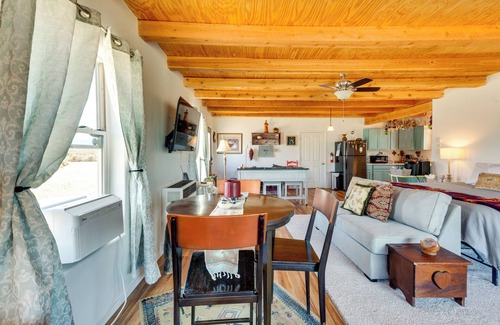 Taos Apartamento | Pet-Friendly El Prado Vacation Rental w/ Views!