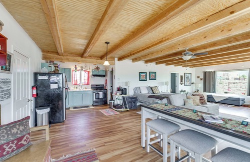 Taos Apartamento | Pet-Friendly El Prado Vacation Rental w/ Views!