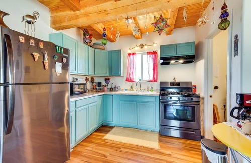 Taos Apartamento | Pet-Friendly El Prado Vacation Rental w/ Views!