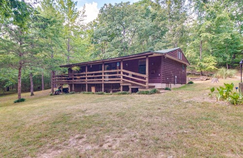 Elkins Casa | Pet-Friendly Elkins Vacation Rental with Decks!