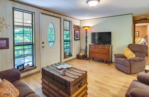 Elkins Casa | Pet-Friendly Elkins Vacation Rental with Decks!