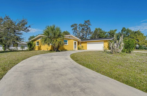 Englewood South Cabaña | Pet-friendly Englewood Home - 4 Mi to Beach!