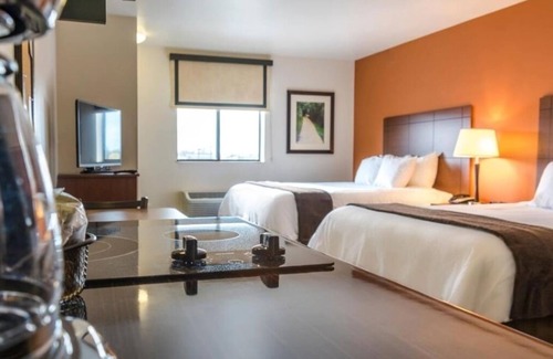 Aberdeen Hotel | Pet-Friendly Extended Stay Room – Dine, Shop, Explore Nearby