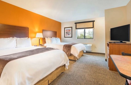 Aberdeen Hotel | Pet-Friendly Extended Stay Room – Dine, Shop, Explore Nearby