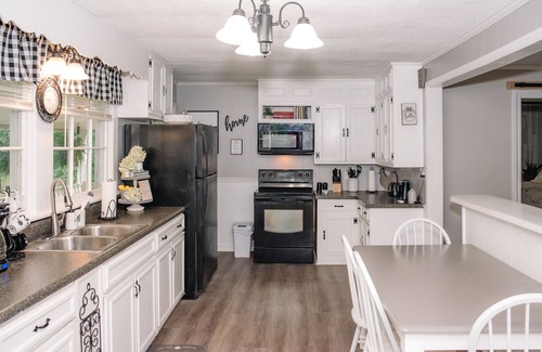 Kingston Springs Casa | PET FRIENDLY Farmhouse near the Harpeth River