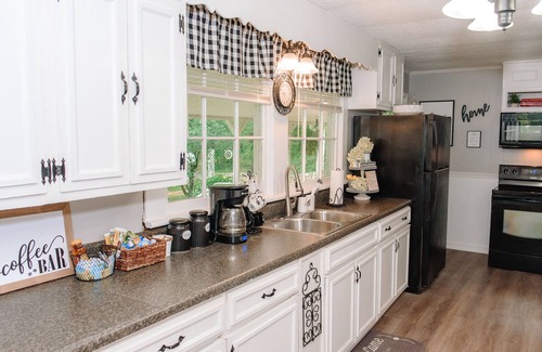 Kingston Springs Casa | PET FRIENDLY Farmhouse near the Harpeth River