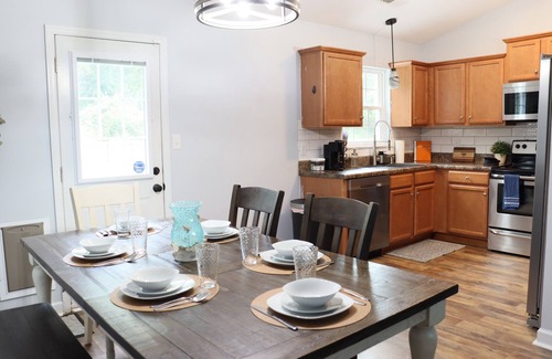 Westgate Casa | Pet-Friendly Family Retreat w/Fenced Yard 10 Mins to Camp Lejeune
