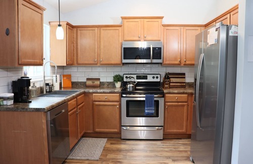 Westgate Casa | Pet-Friendly Family Retreat w/Fenced Yard 10 Mins to Camp Lejeune