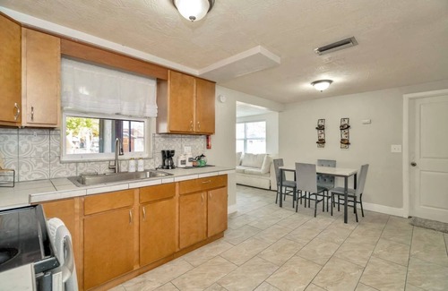 Embassy Hills Casa | Pet-Friendly, Family Home by Weekie Wachee Springs