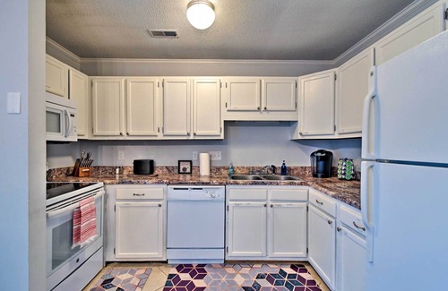 Fayetteville Casa | Pet-Friendly Fayetteville Escape w/ Grill!