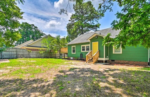 Terry Sanford Casa | Pet-Friendly Fayetteville Home with Fenced Yard