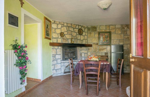 Roccastrada Villa | Finca Flores con vistas a la montaña, piscina compartida y Wi-Fi; mascotas permitidas