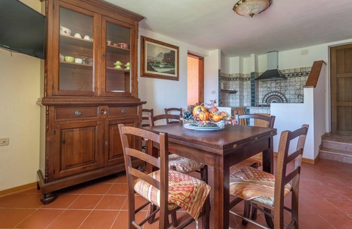 Roccastrada Villa | Finca Olivos con vistas a la montaña, piscina, jardín y Wi-Fi: admite mascotas