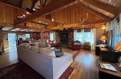 Scaly Mountain Cabina | PET FRIENDLY 🙈 FIRE PIT 🔥 VERY PRIVATE GREAT VIEWS