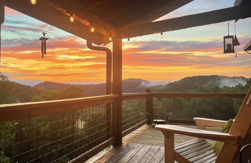 Scaly Mountain Cabina | PET FRIENDLY 🙈 FIRE PIT 🔥 VERY PRIVATE GREAT VIEWS