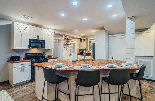 Annville Casa | Pet Friendly! Firepit & Gameroom- Walk To Restaurants, 15 Mins To Hershey Park!
